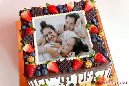 Kue Ulang Tahun Coklat Dan Buah Dengan Bingkai Foto