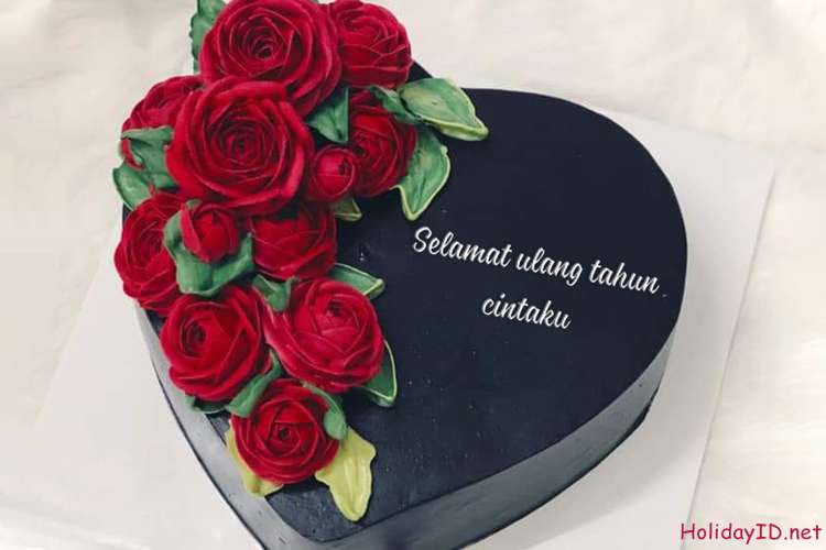 Kue Ulang Tahun Hati Mawar Merah Dengan Nama Edit
